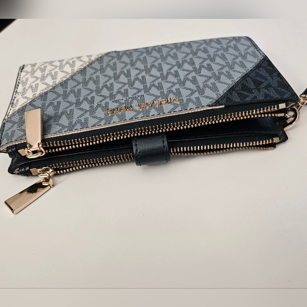 Michael Kors Large Ombré Wristlet - Picture 6 of 16